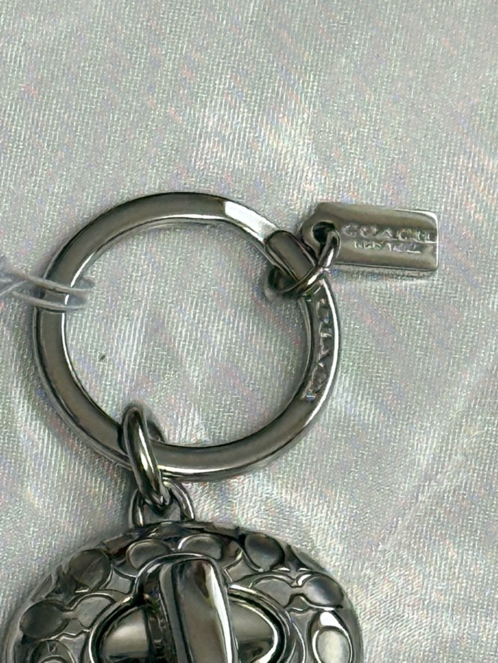 NWT- Silver-tone Oval Toggle Keychain - Picture 3 of 8